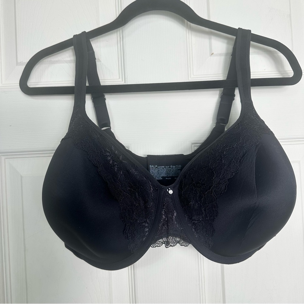 Bali Bra: One Smooth U Ultra Light Lace with Lift Spacer Bra 3L97 Black 42DD‎